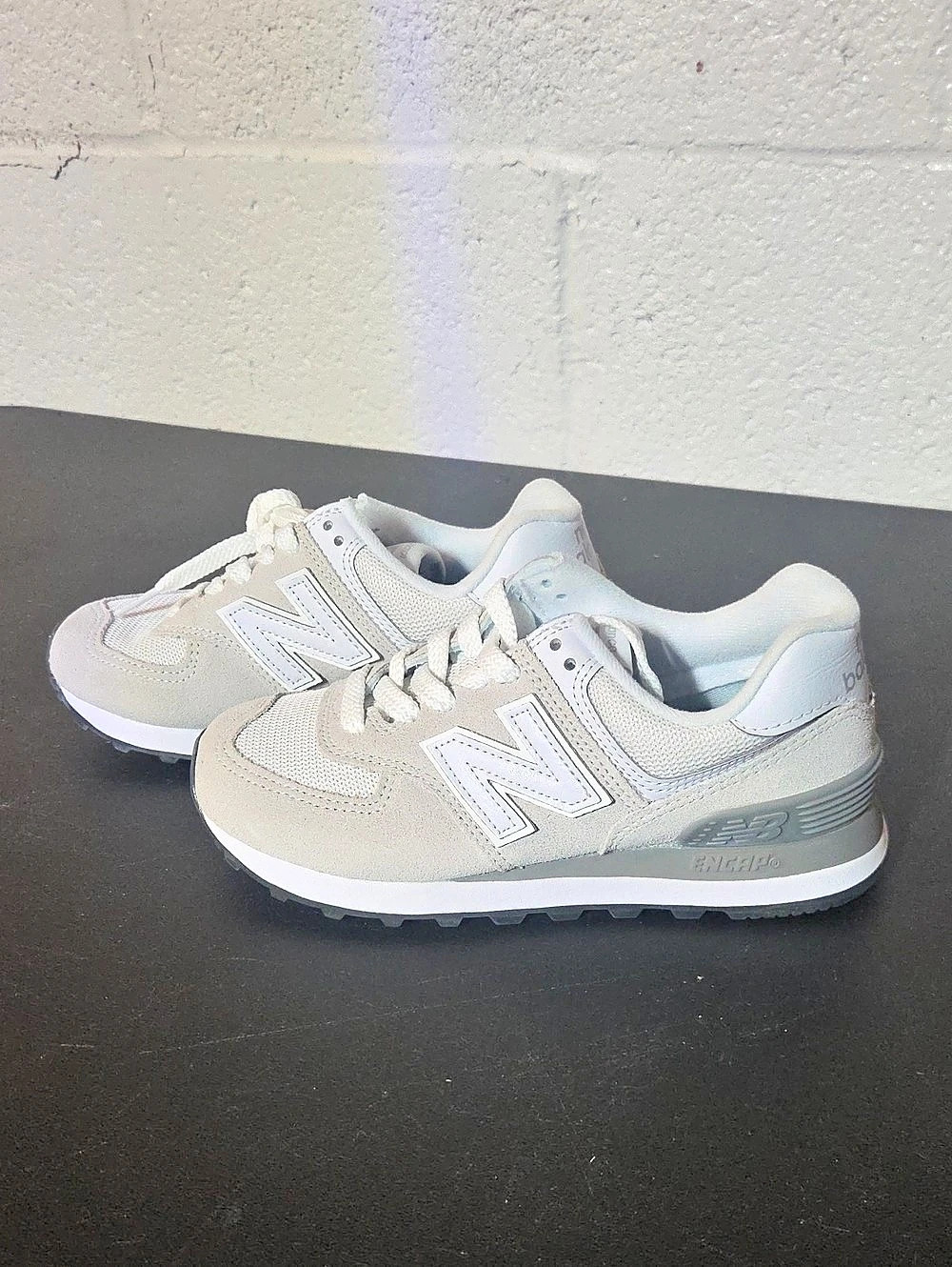 New Balance 574 WL574EVW Sneakers White & Gray US 4 Like New